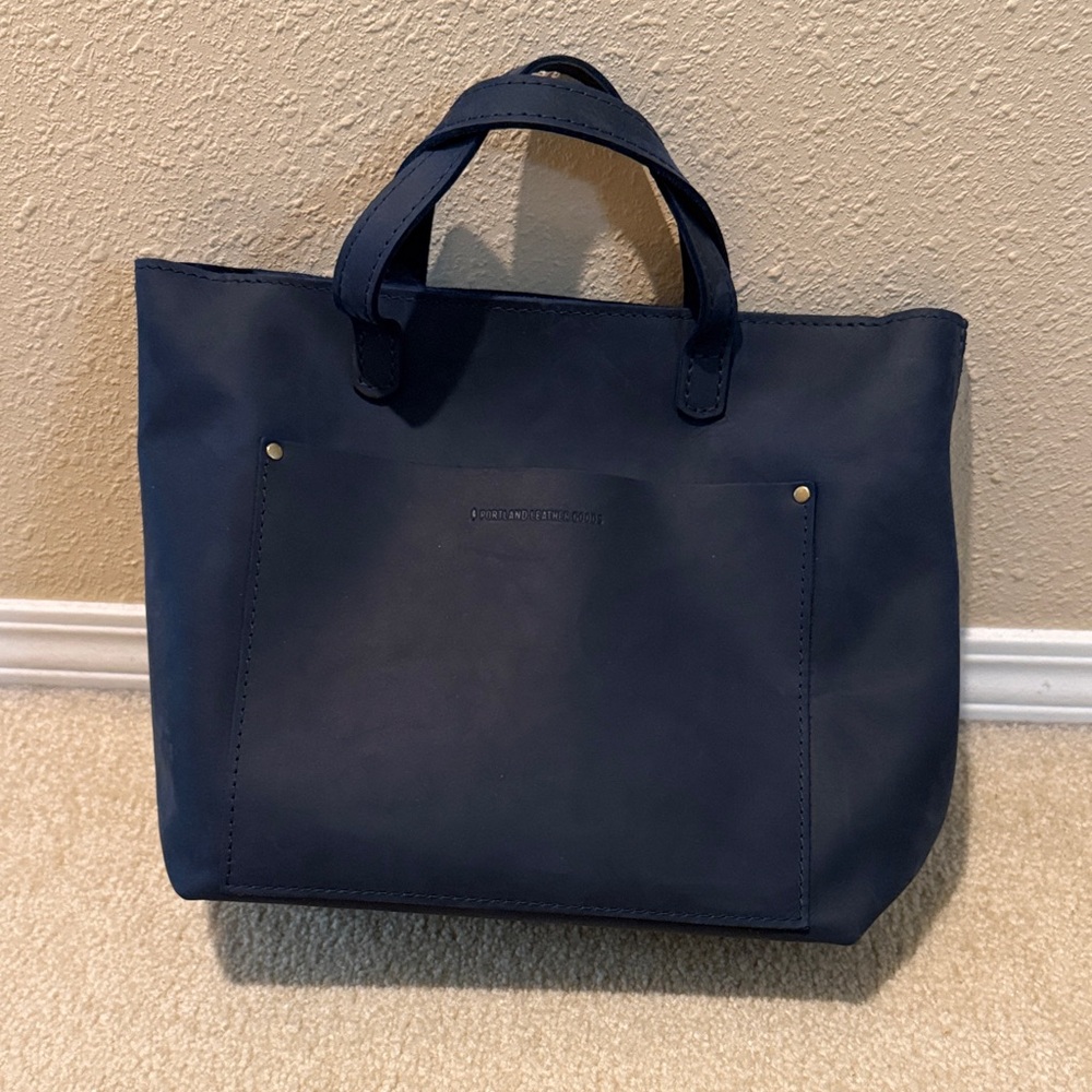 Portland Leather Medium Crossbody Tote - Deep Water